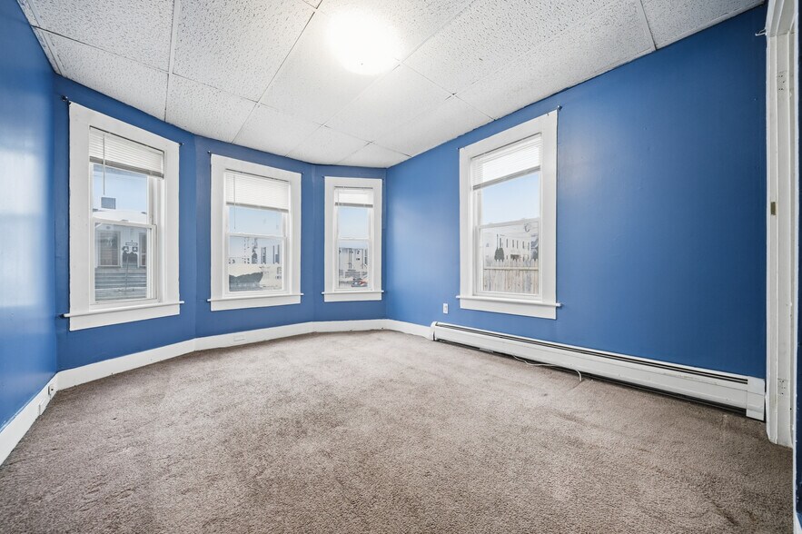 Building Photo - 367 Spruce St