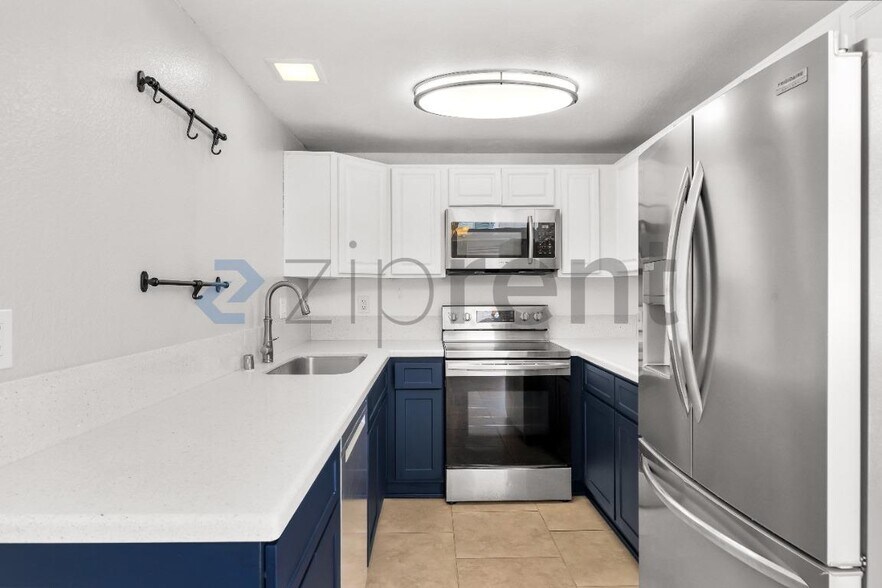 Building Photo - Unit A