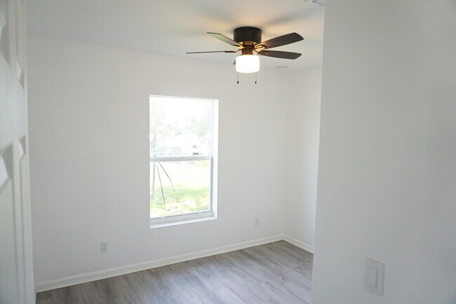 Building Photo - 1181 W 28th St