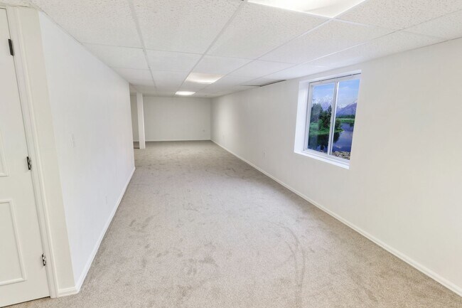 Building Photo - 2488 Sapphire St