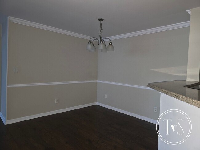 Building Photo - RATE DROP ALERT (was $2300/month)!