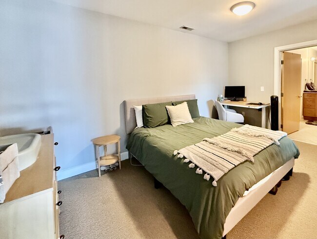 Building Photo - 2608 Erwin Rd