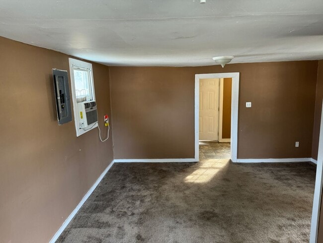 Building Photo - 1 Bedroom House