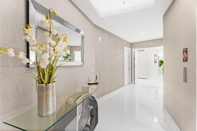 Building Photo - 851 NE 1st Ave