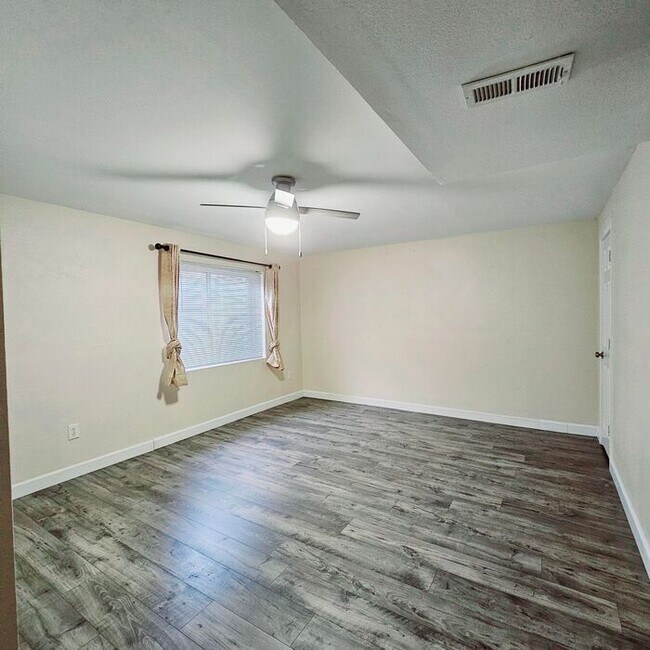 Building Photo - 4-Bedroom Home in Briargate Neighborhood!