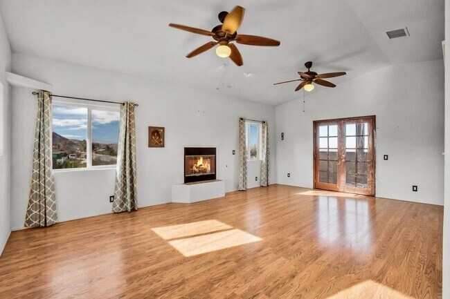 Building Photo - 7565 Sherman Hoyt Ave