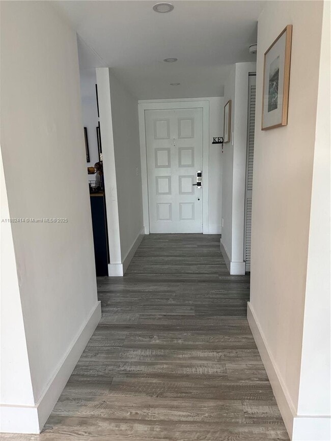 Building Photo - 5460 SW 70th Pl N