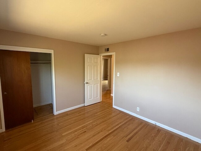 Building Photo - RENTED - 3 Bedroom Ranch Style Home in El ...