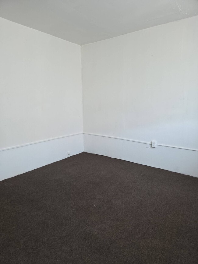 Building Photo - 2608 S Fairhill St