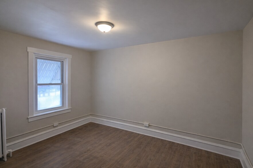 Building Photo - 514 Heine St