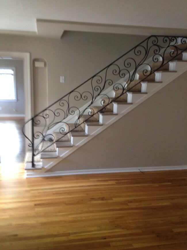 Beautiful vintage stair rail - 3065 17th St