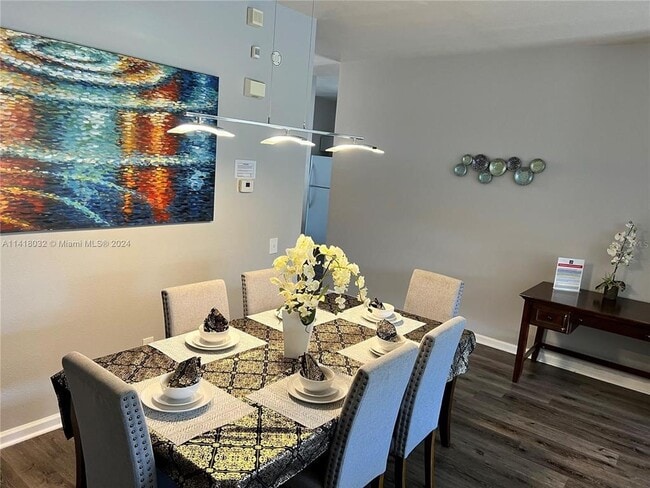 Building Photo - 8121 Fan Palm Way