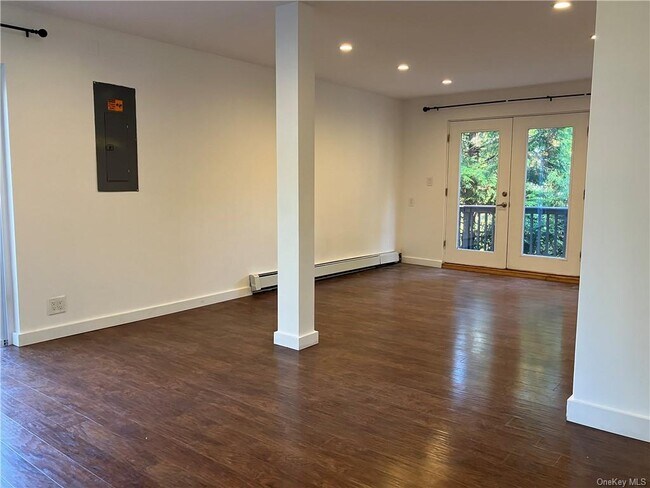 Building Photo - 968 Elting Rd