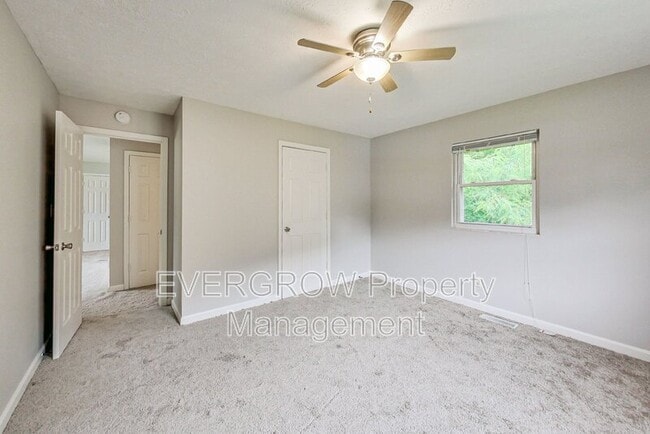 Building Photo - 961 Valley View Dr