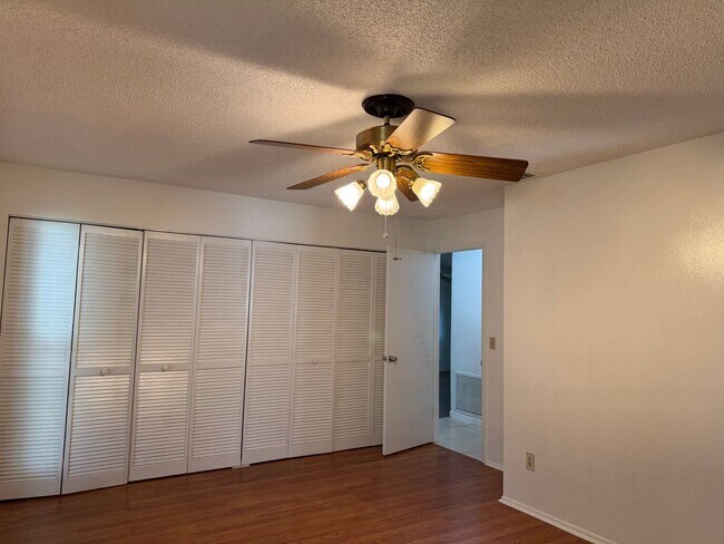 Building Photo - Meadow Woods Pool Home