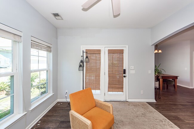 Building Photo - 3 Bedroom 2.5 Bath Single Family Home in W...