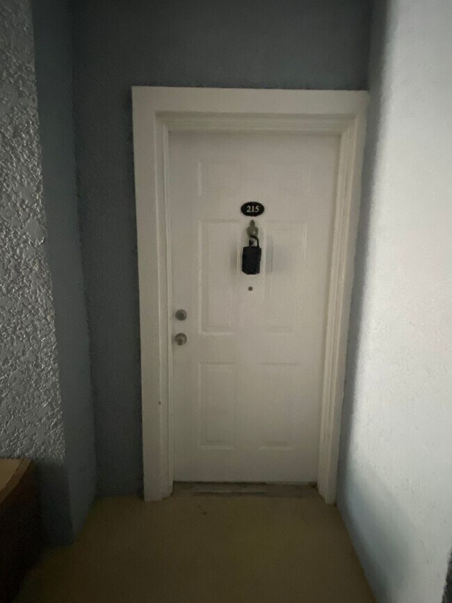 Building Photo - Condo for rent