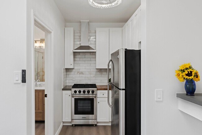 Building Photo - 403 N San Gabriel Ave