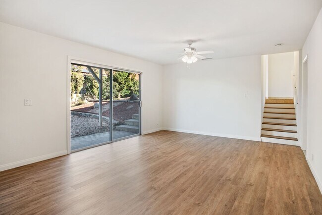 Building Photo - 11000 Meadow Glen Way E