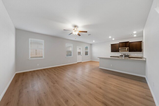 Building Photo - Spacious 3-Bed Townhome with Garage & Fenced Yard in New Braunfels – 1,920 Sq Ft!