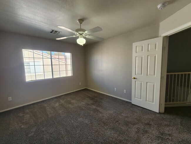 Building Photo - Beautiful townhouse in Silverado Ranch