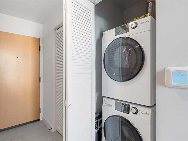 Building Photo - 11 NE 6th St