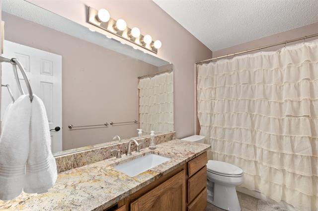 Building Photo - 2224 Carriage Hill