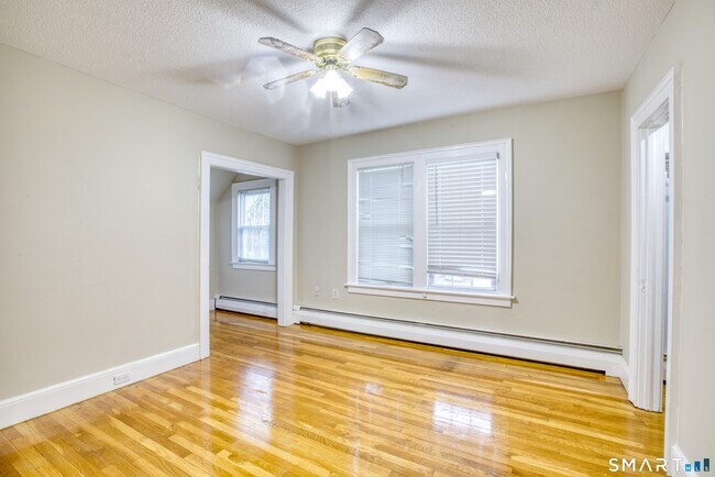 Building Photo - 117 John Ave