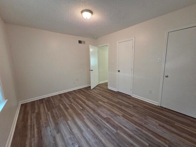 Building Photo - 1495 Alta Vista Ave
