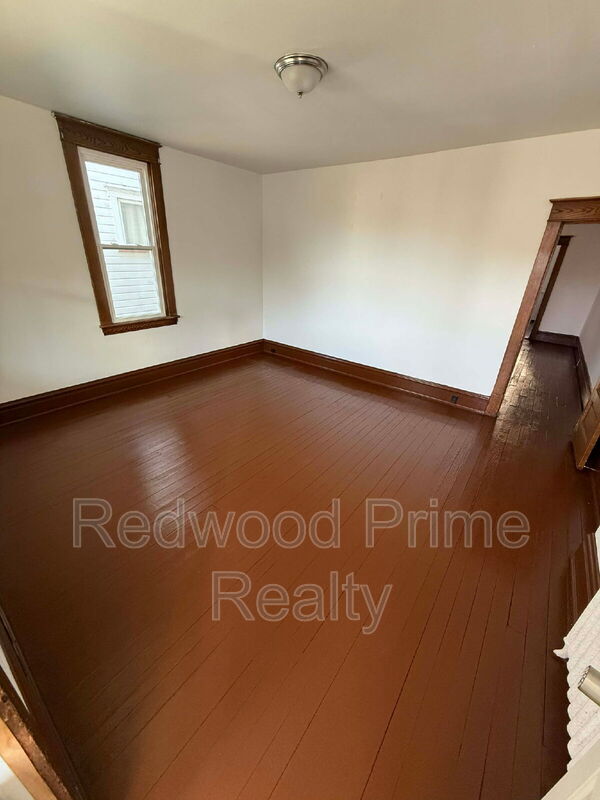 Building Photo - 552 Highland Ave