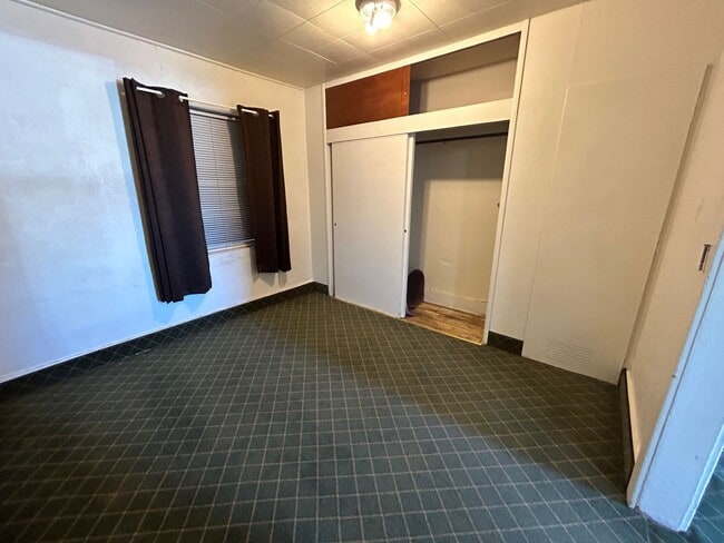 Building Photo - 821 W Main St