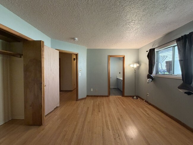 Building Photo - 5220 SE 33rd Pl