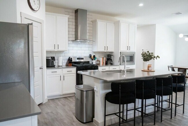 Building Photo - 12918 Wempe Wy