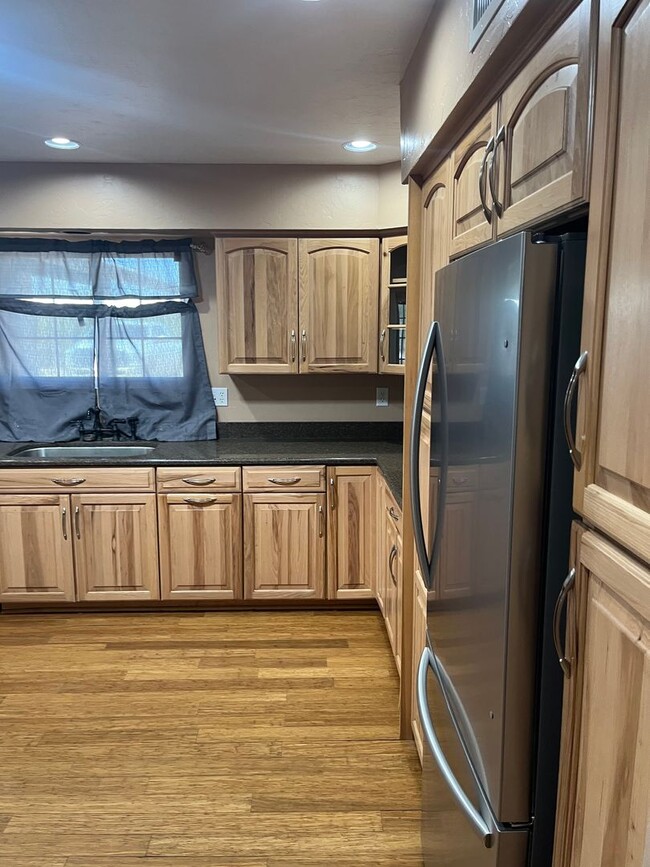 Building Photo - Beautiful 4 Bedroom 3 Bathroom house in Be...