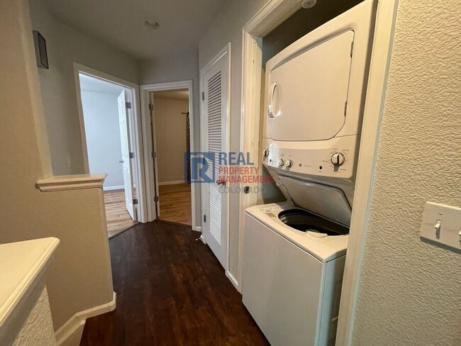 Building Photo - 2161 Falkirk Dr