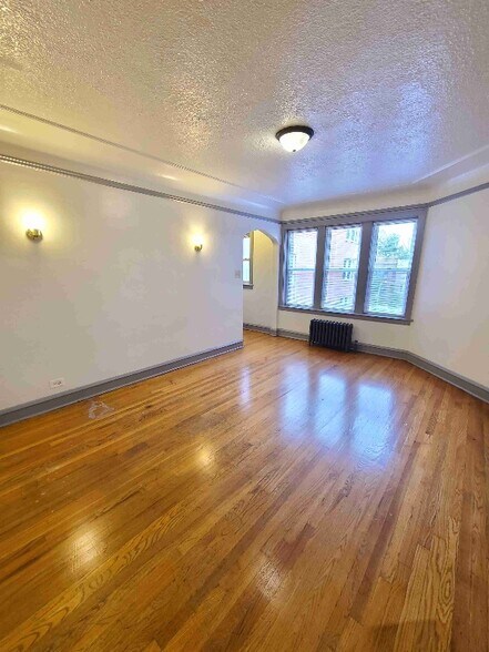 Building Photo - 836 N Massasoit Ave