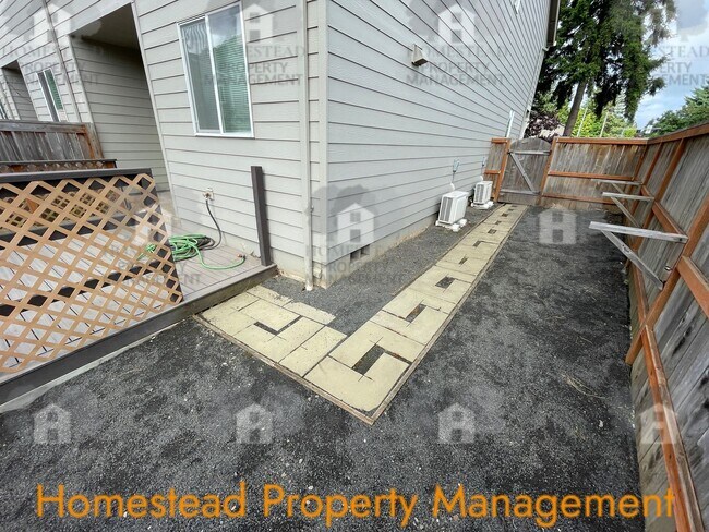 Building Photo - Welcome home! Outstanding Salem location!