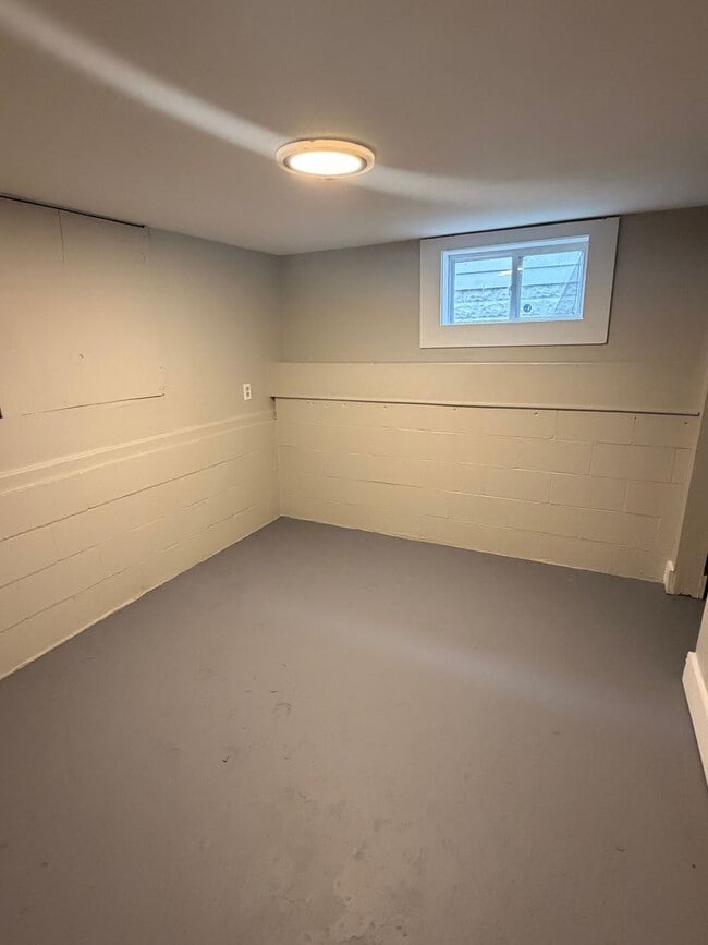 Building Photo - Gorgeous Updated 3 bedroom house!