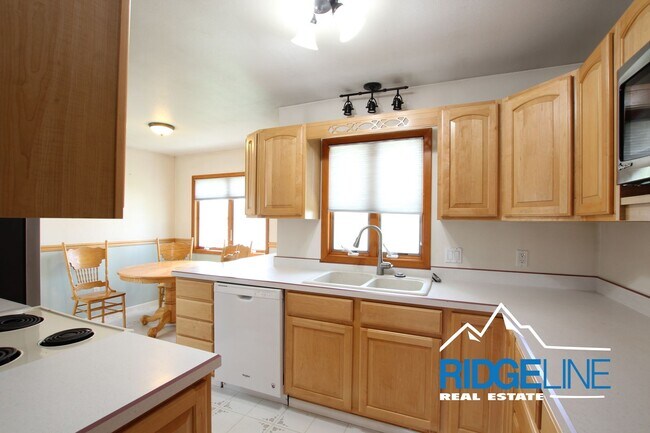 Building Photo - East-End Single Level Home for Lease!
