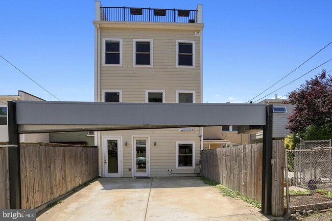 Building Photo - 224 R St NE