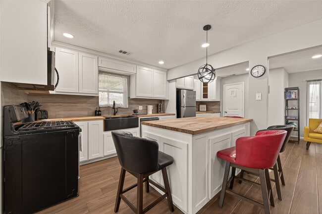 Building Photo - 8307 Carvel Ln