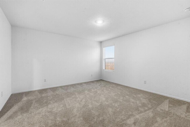 Building Photo - 511 Paris St