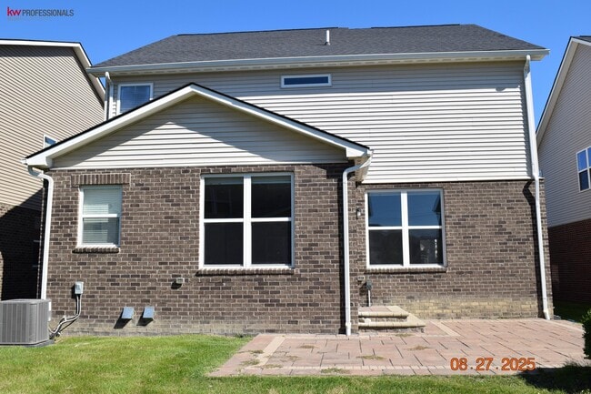 Building Photo - 49577 Shoreline Dr