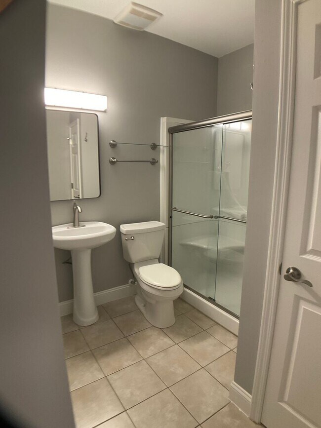 Building Photo - Absolutely Stunning Rare Rental in Hope Va...