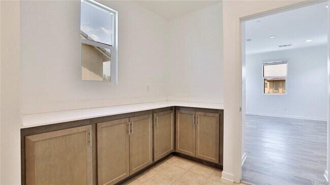 Building Photo - 2832 E Clementine Dr