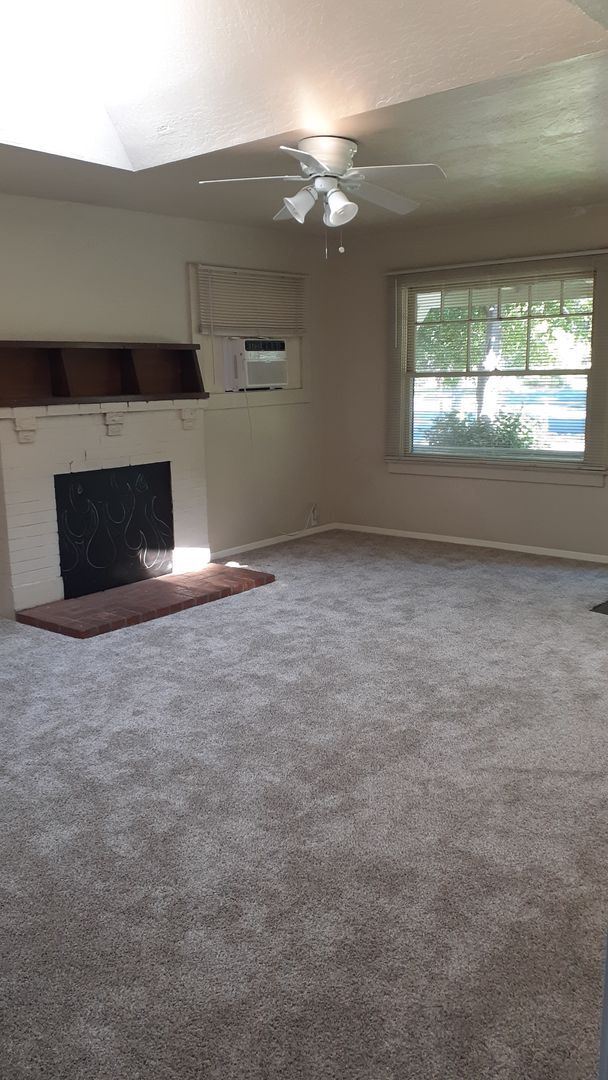 Building Photo - 247 W 2nd Ave