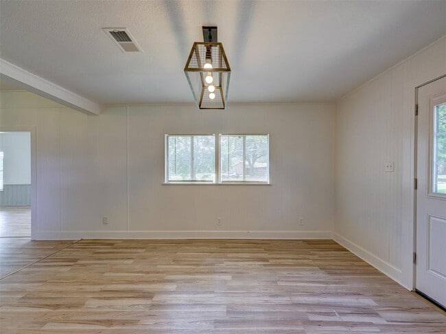 Building Photo - 610 Linden St