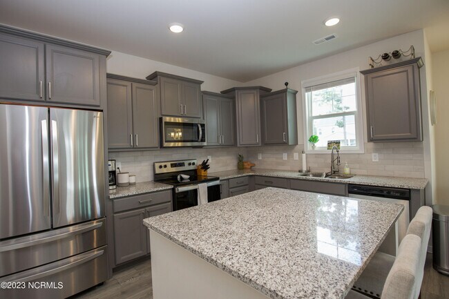 Building Photo - 402 Summer Wind Wy