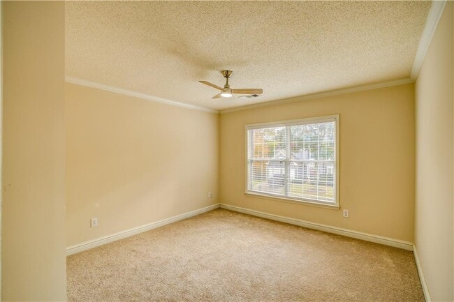 Building Photo - 1060 Lyndhurst Way