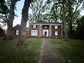 Building Photo - 906 Crescent Cir